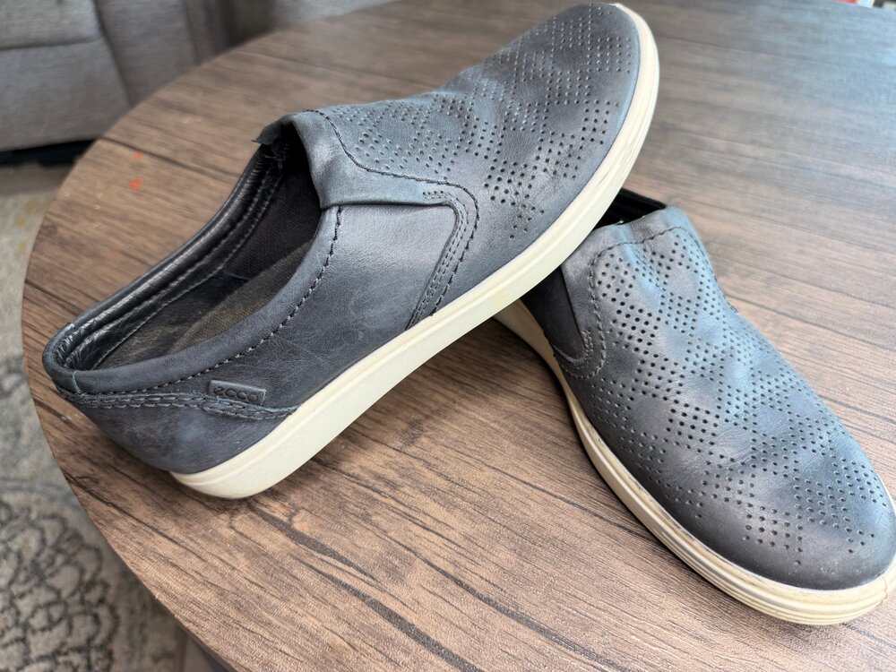 Ecco Black Leather Slip On Shoes US 8 Perforated